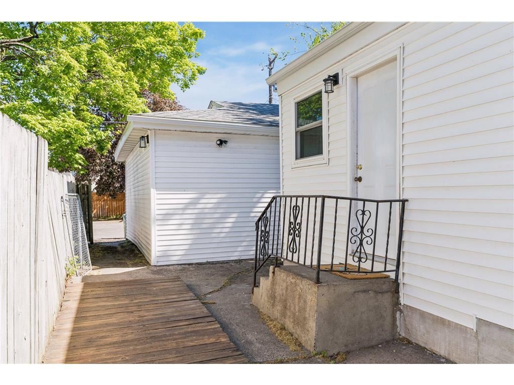 991 Minnehaha Avenue W Saint Paul MN 55104 7082282 image41