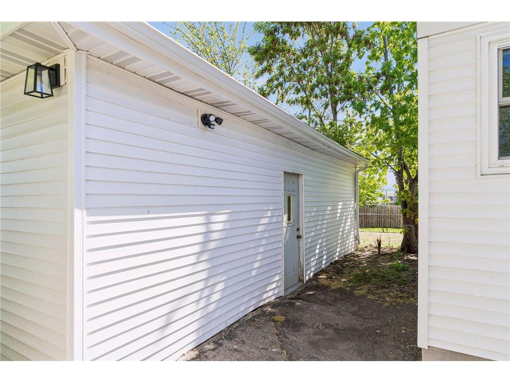 991 Minnehaha Avenue W Saint Paul MN 55104 7082282 image42