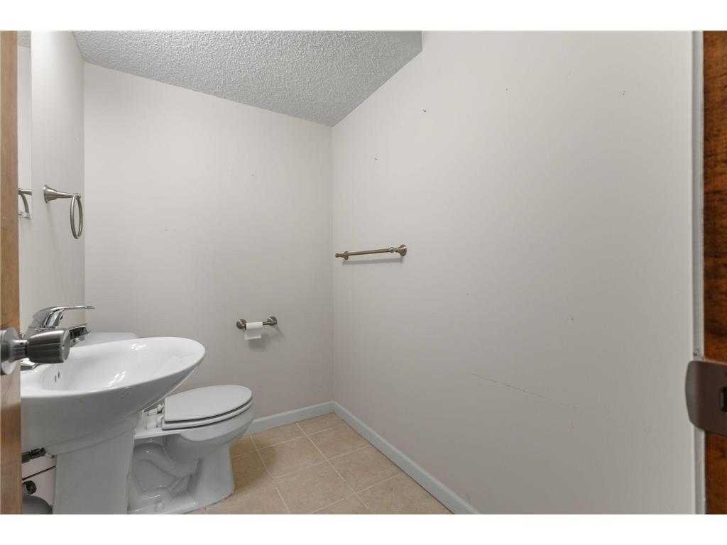 9924 Little Circle Bloomington MN 55437 7096280 image32