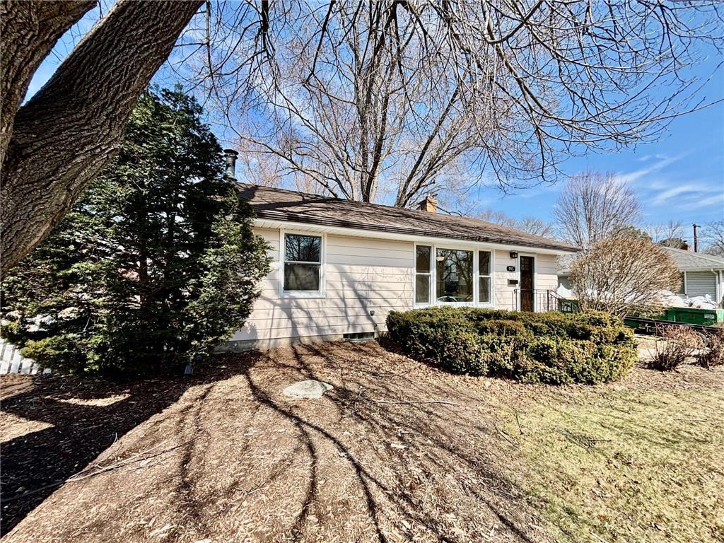 993 Roma Avenue Roseville MN 55113 7042565 image1