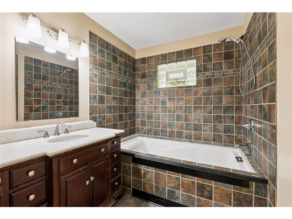 9934 Maple Avenue Bloomington MN 55431 7057224 image10