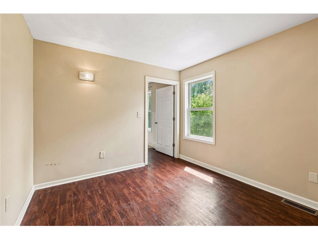9934 Maple Avenue Bloomington MN 55431 7057224 image20