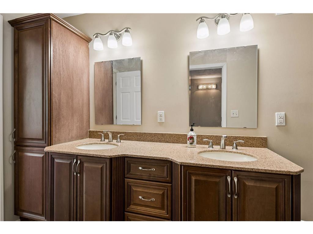 9934 Maple Avenue Bloomington MN 55431 7057224 image24