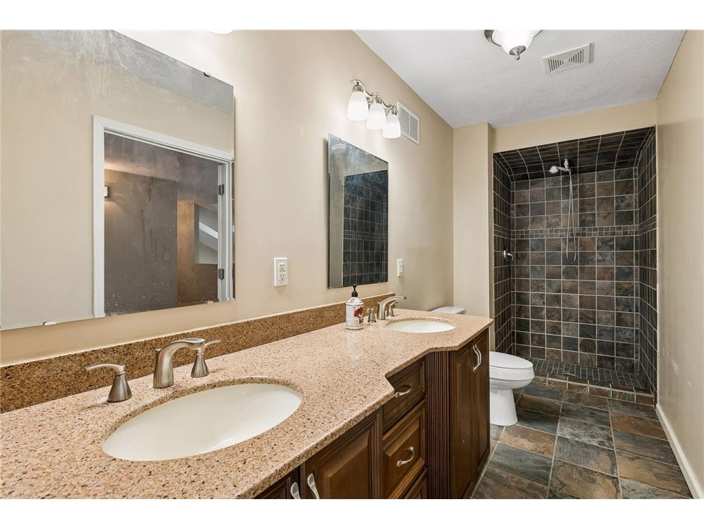 9934 Maple Avenue Bloomington MN 55431 7057224 image25