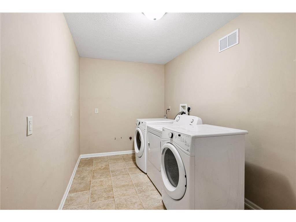 9934 Maple Avenue Bloomington MN 55431 7057224 image34