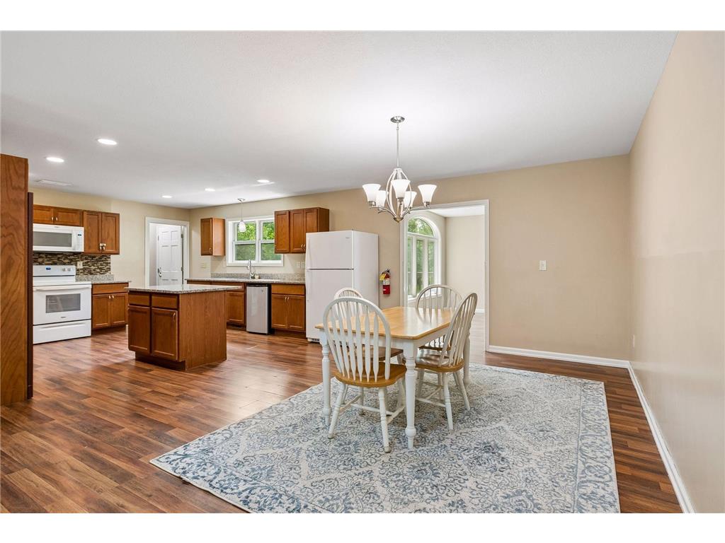 9934 Maple Avenue Bloomington MN 55431 7057224 image4