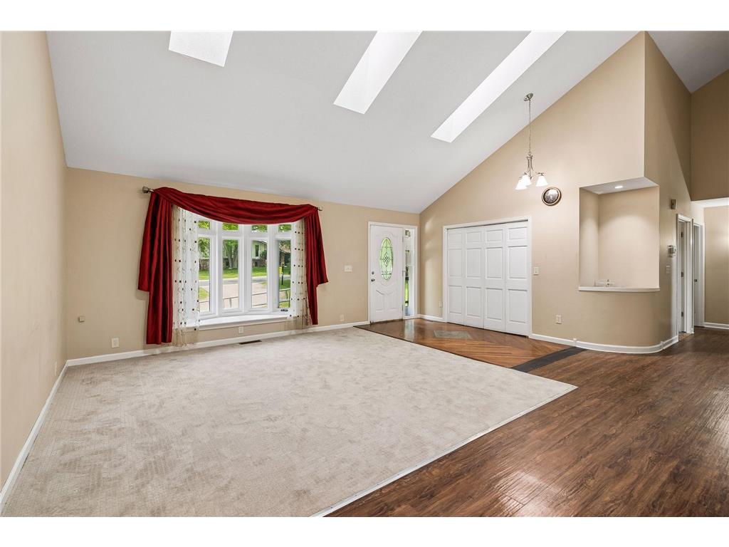 9934 Maple Avenue Bloomington MN 55431 7057224 image5