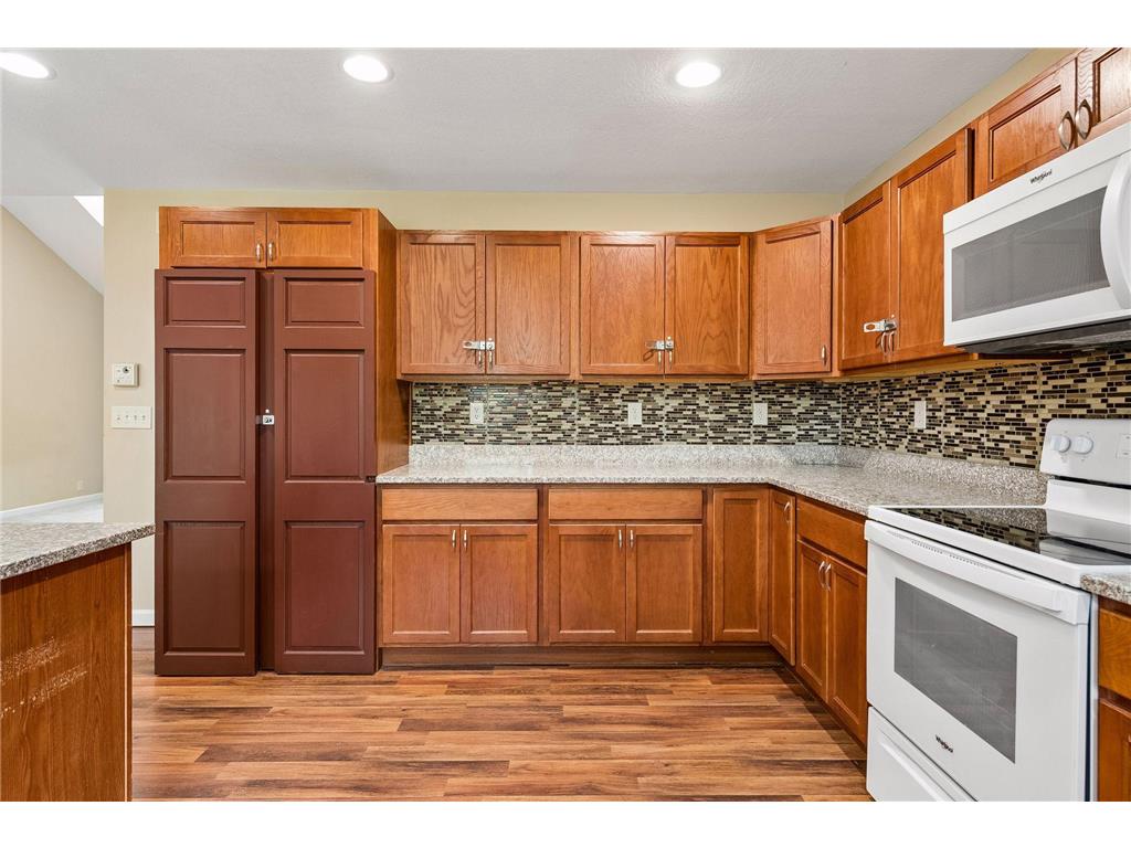 9934 Maple Avenue Bloomington MN 55431 7057224 image9