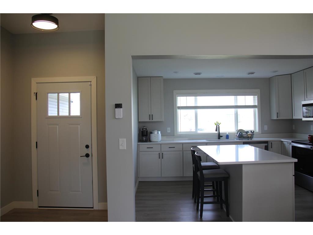 994 City Heights Dr Willmar MN 56201 7057299 image2