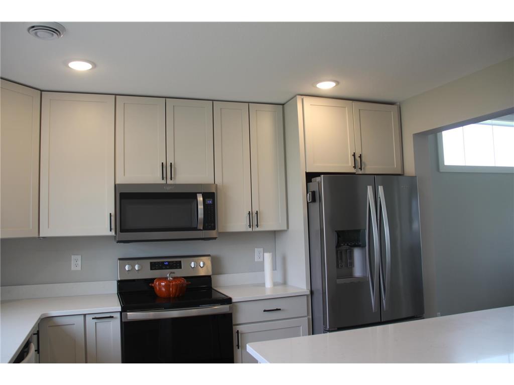 994 City Heights Dr Willmar MN 56201 7057299 image5