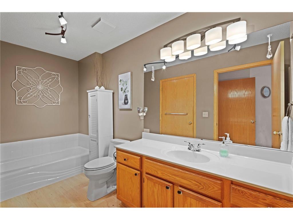 9949 Tamarack Cove Woodbury MN 55125 7048951 image17