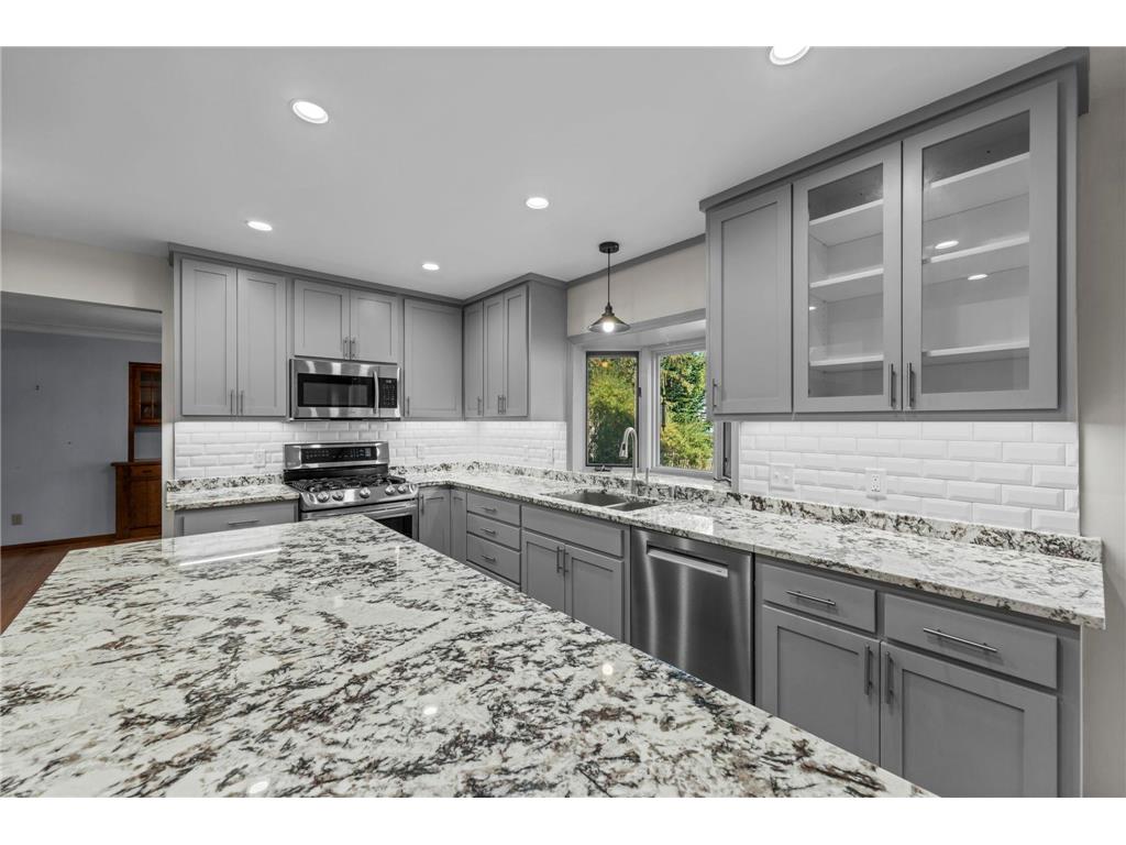 9956 Antrim Road Woodbury MN 55125 7014378 image23