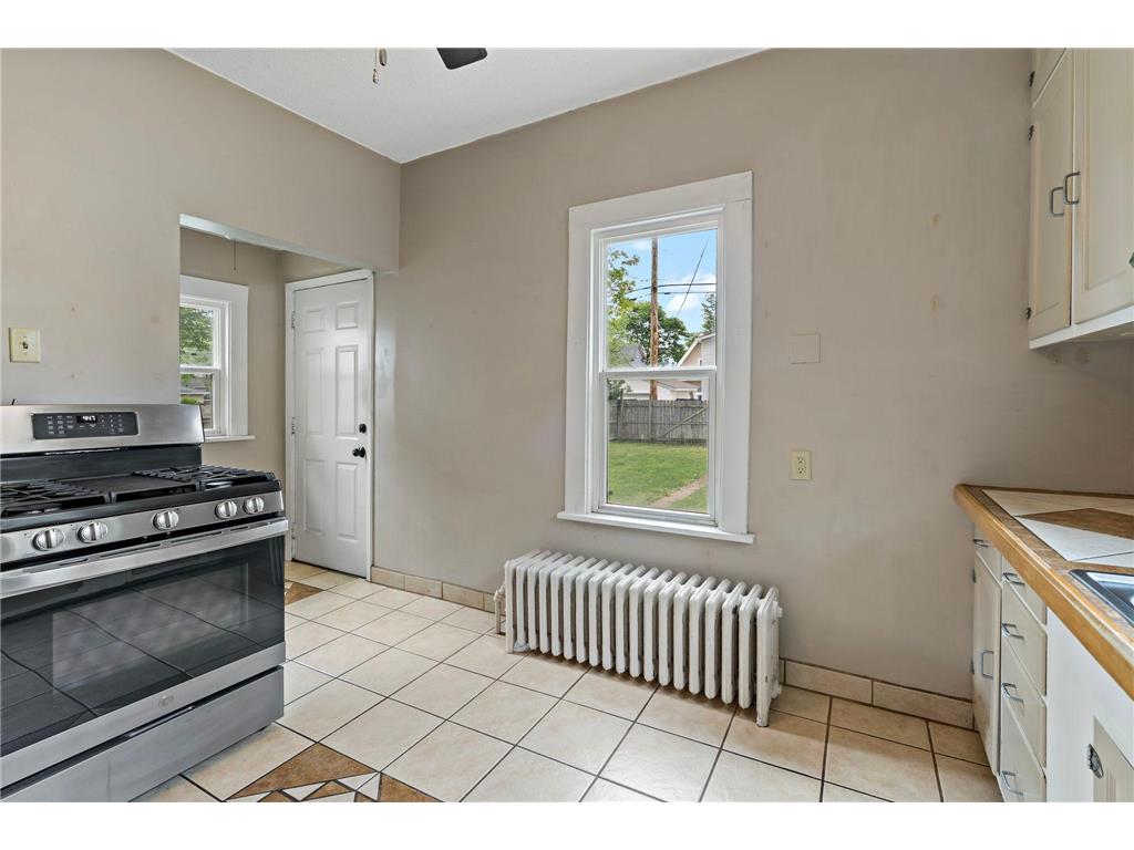 996 Charles Avenue Saint Paul MN 55104 7086303 image10