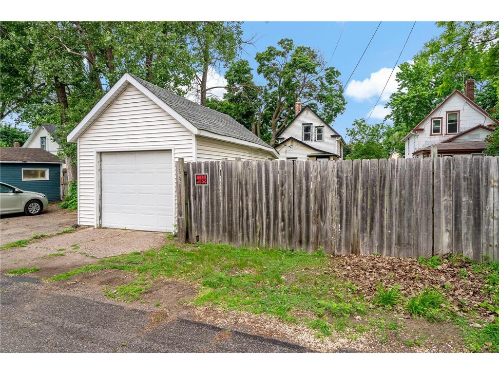 996 Charles Avenue Saint Paul MN 55104 7086303 image24