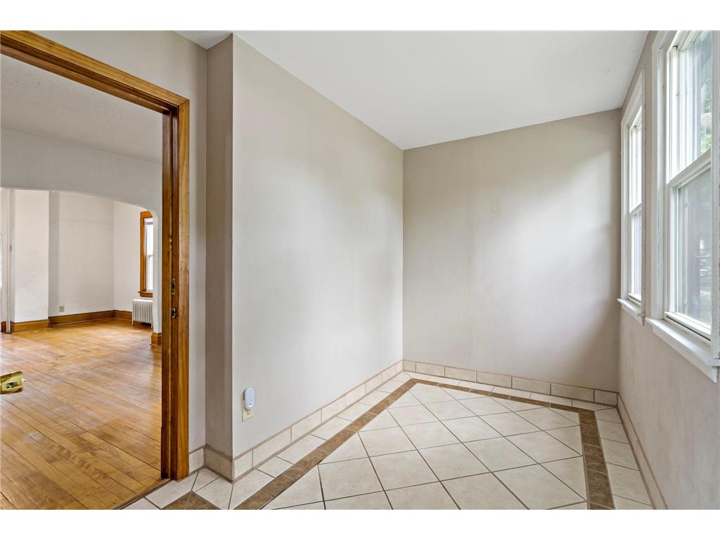 996 Charles Avenue Saint Paul MN 55104 7086303 image3