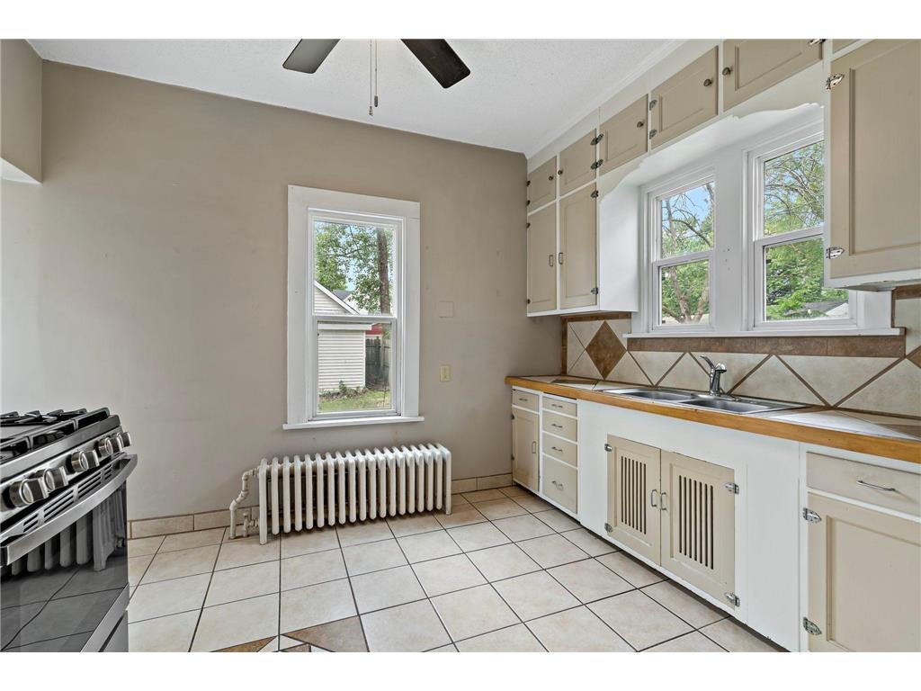 996 Charles Avenue Saint Paul MN 55104 7086303 image8