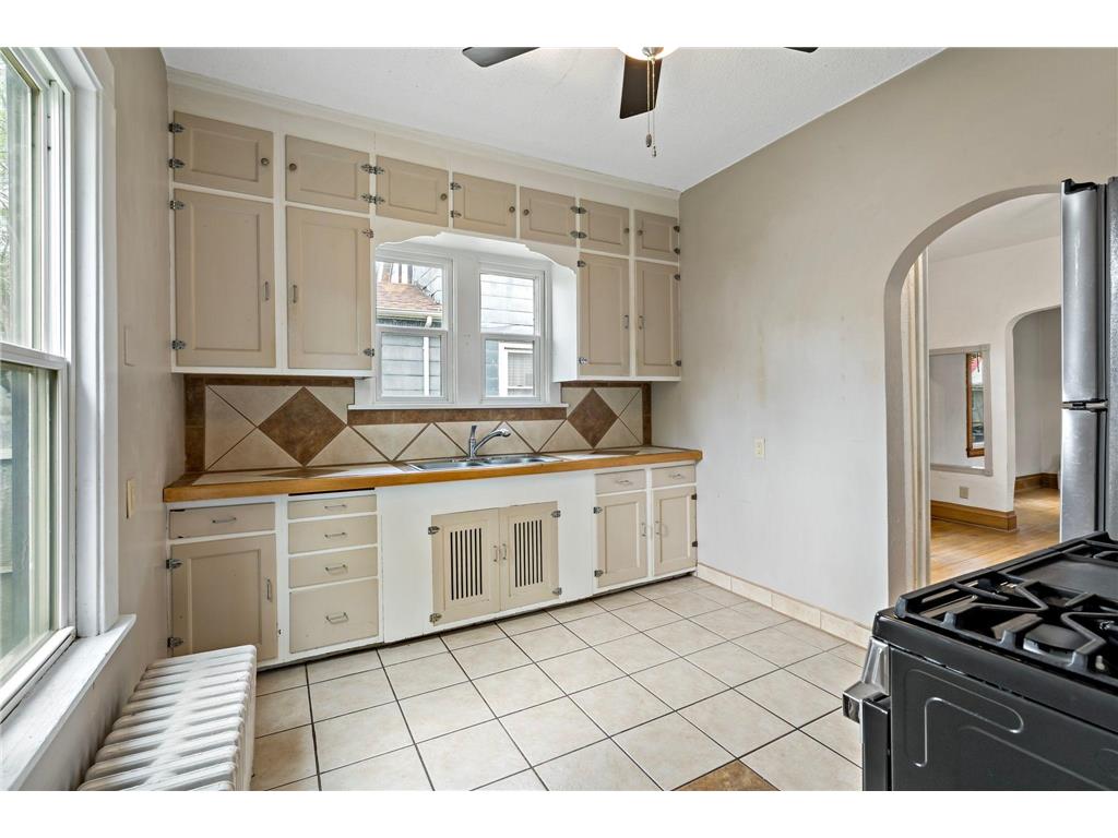 996 Charles Avenue Saint Paul MN 55104 7086303 image9
