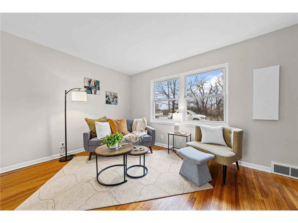 996 Cleveland Avenue S Saint Paul MN 55116 7037070 image1