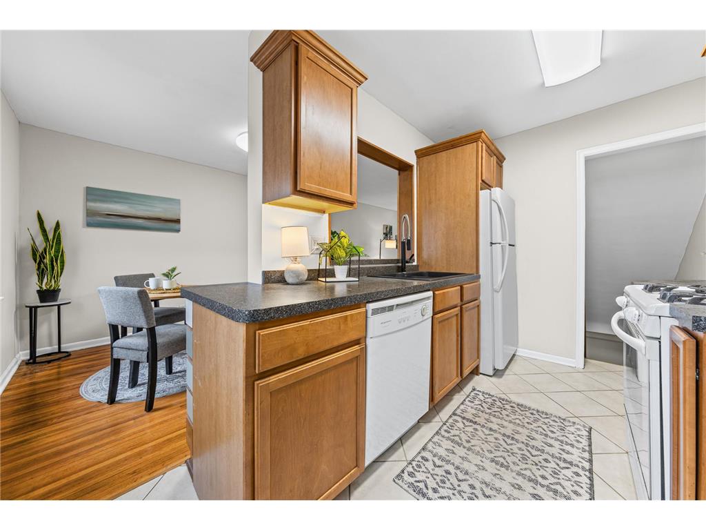 996 Cleveland Avenue S Saint Paul MN 55116 7037070 image3