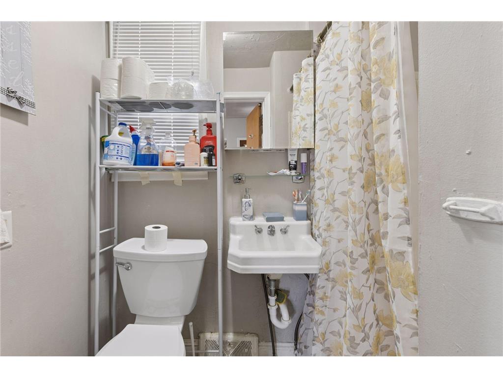 997 Marion Street Saint Paul MN 55117 7076770 image30