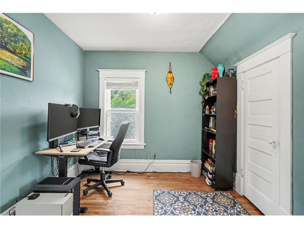 998 Minnehaha Avenue W Saint Paul MN 55104 7096850 image16