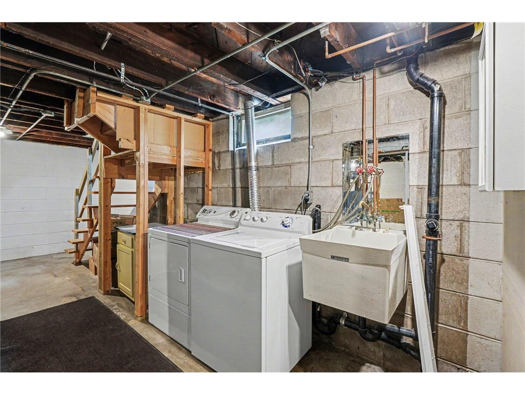 998 Minnehaha Avenue W Saint Paul MN 55104 7096850 image21