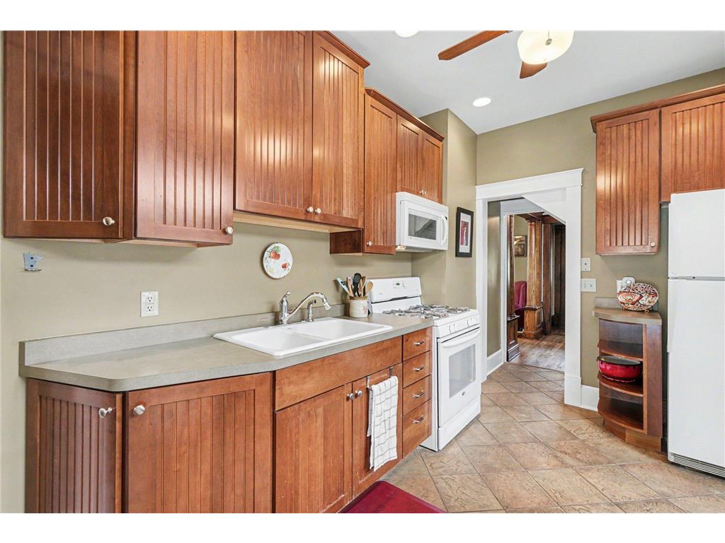 998 Minnehaha Avenue W Saint Paul MN 55104 7096850 image4