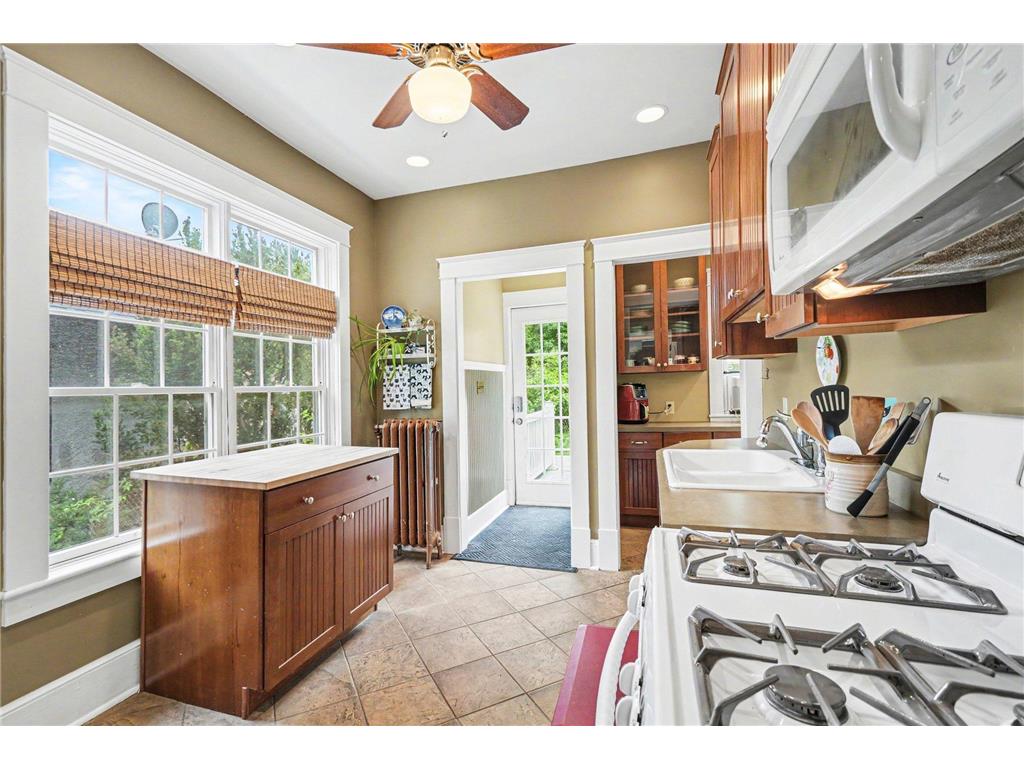 998 Minnehaha Avenue W Saint Paul MN 55104 7096850 image5