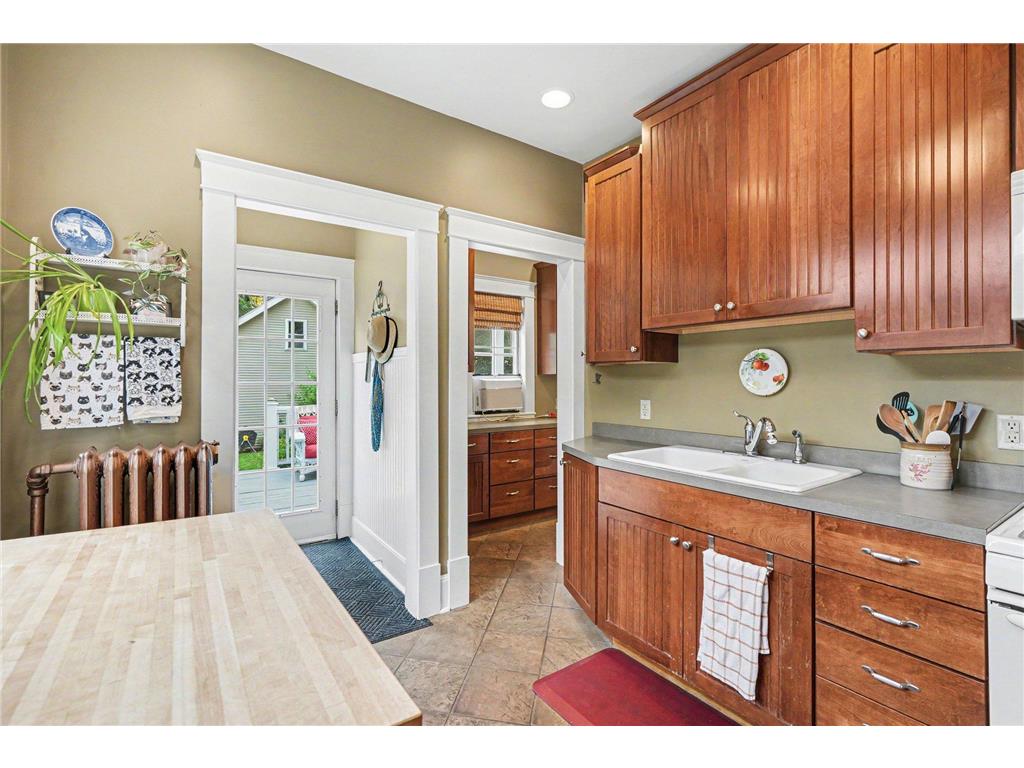 998 Minnehaha Avenue W Saint Paul MN 55104 7096850 image6
