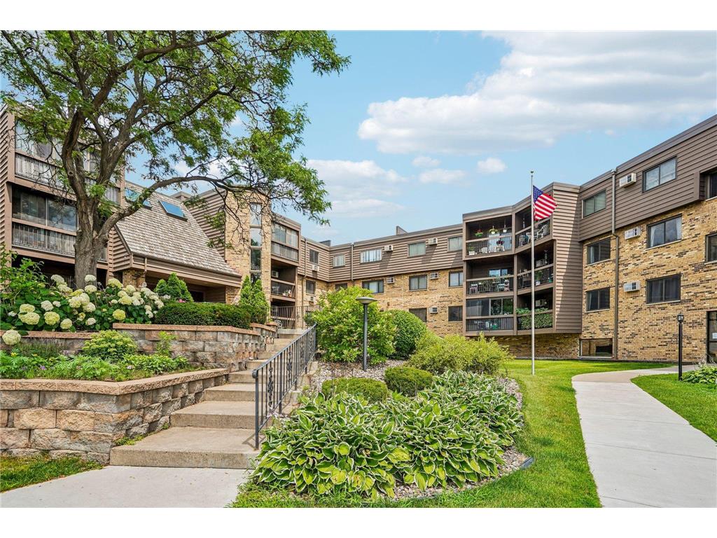 999 41st Avenue NE #302 Columbia Heights MN 55421 7108306 image1