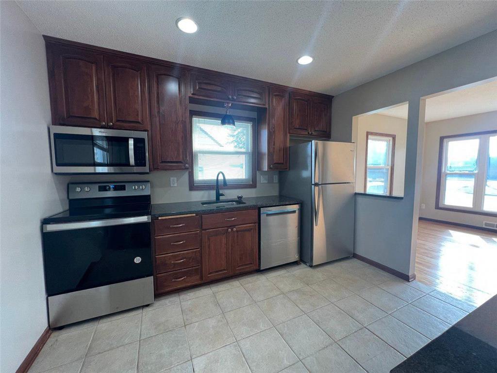 999 Grandview Avenue W Roseville MN 55113 6496016 image1