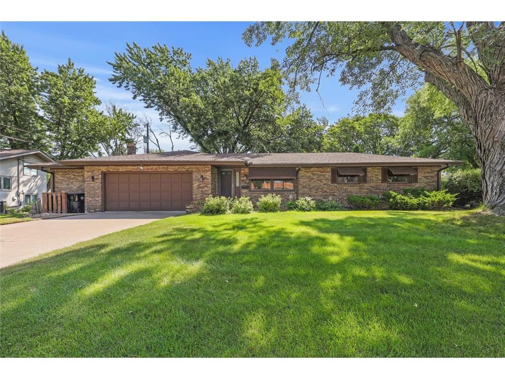 999 Overton Drive NE Fridley MN 55432 7111348 image1