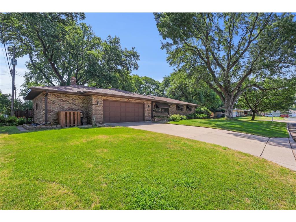 999 Overton Drive NE Fridley MN 55432 7111348 image2