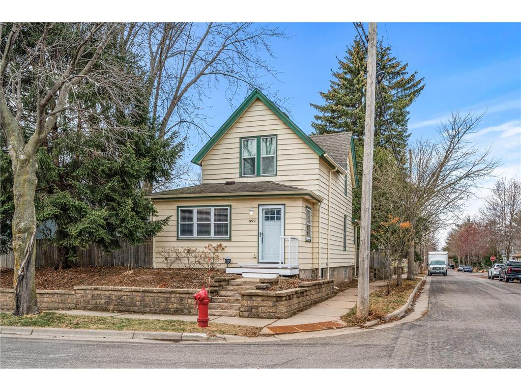 999 Victoria Street N Saint Paul MN 55103 6705256 image1