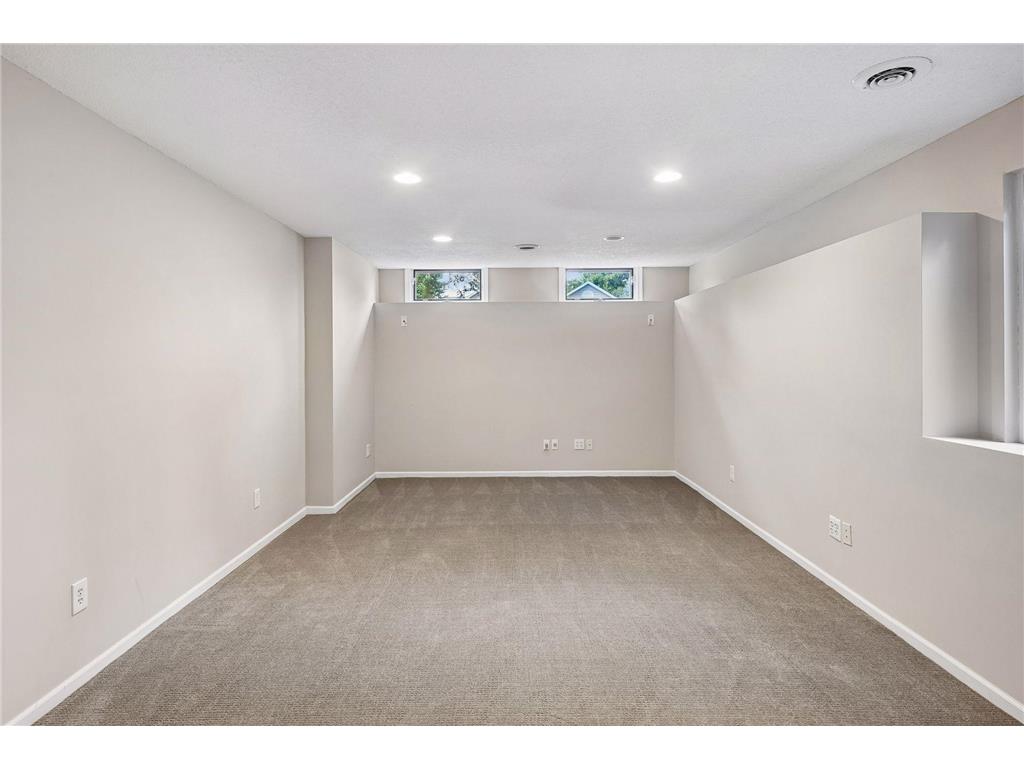 9994 Dunberry Circle Eden Prairie MN 55347 7081067 image32