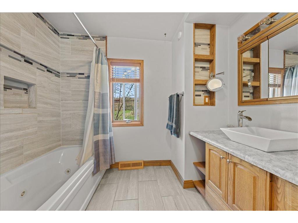 N3706 690th Street Hartland Twp WI 54011 7033889 image20