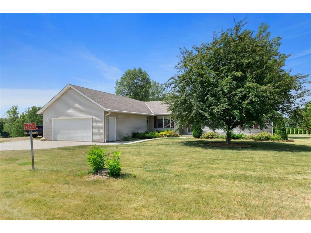 N5673 1190th Street Oak Grove Twp WI 54021 6391770 image1