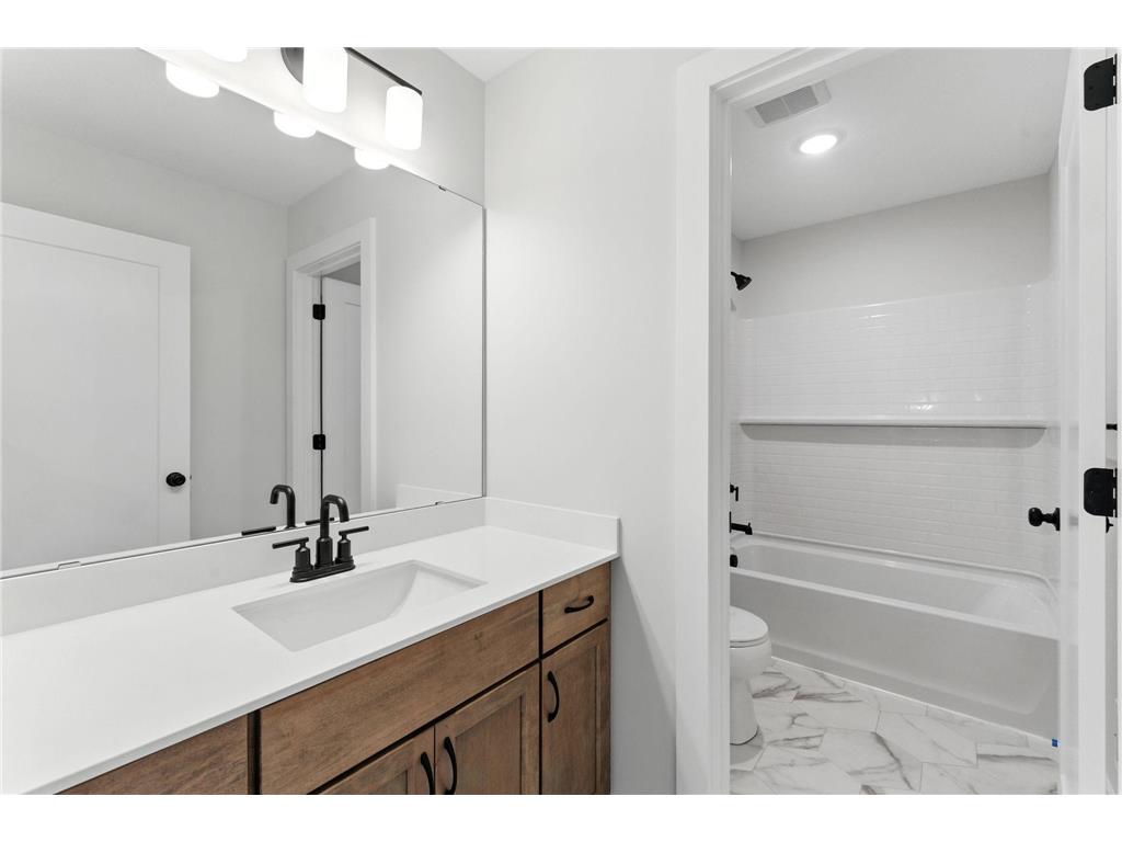 xxx Knightsbridge Ln N Lake Elmo MN 55042 7040465 image14