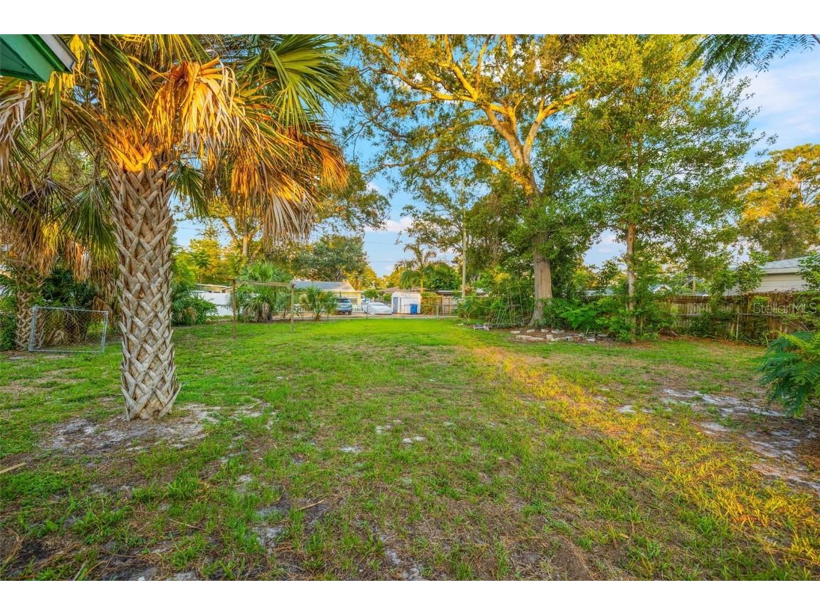 38th Street N Saint Petersburg FL 33713 U8206658 image1