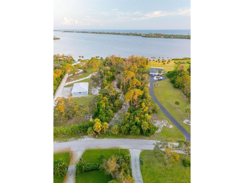 Bayshore Drive Englewood FL 34223 - LEMON BAY/INTRACOASTAL D6143063 image4