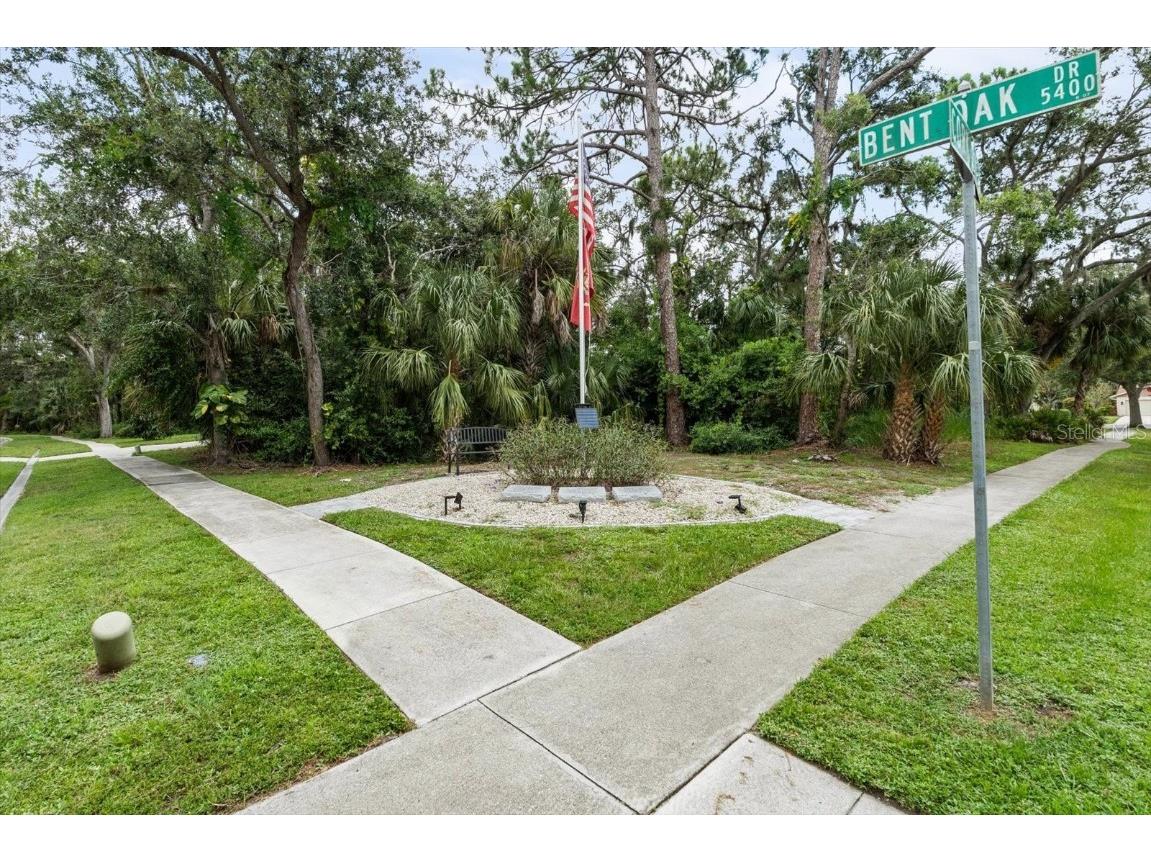 Bent Oak Drive Sarasota FL 34232 A4661572 image3