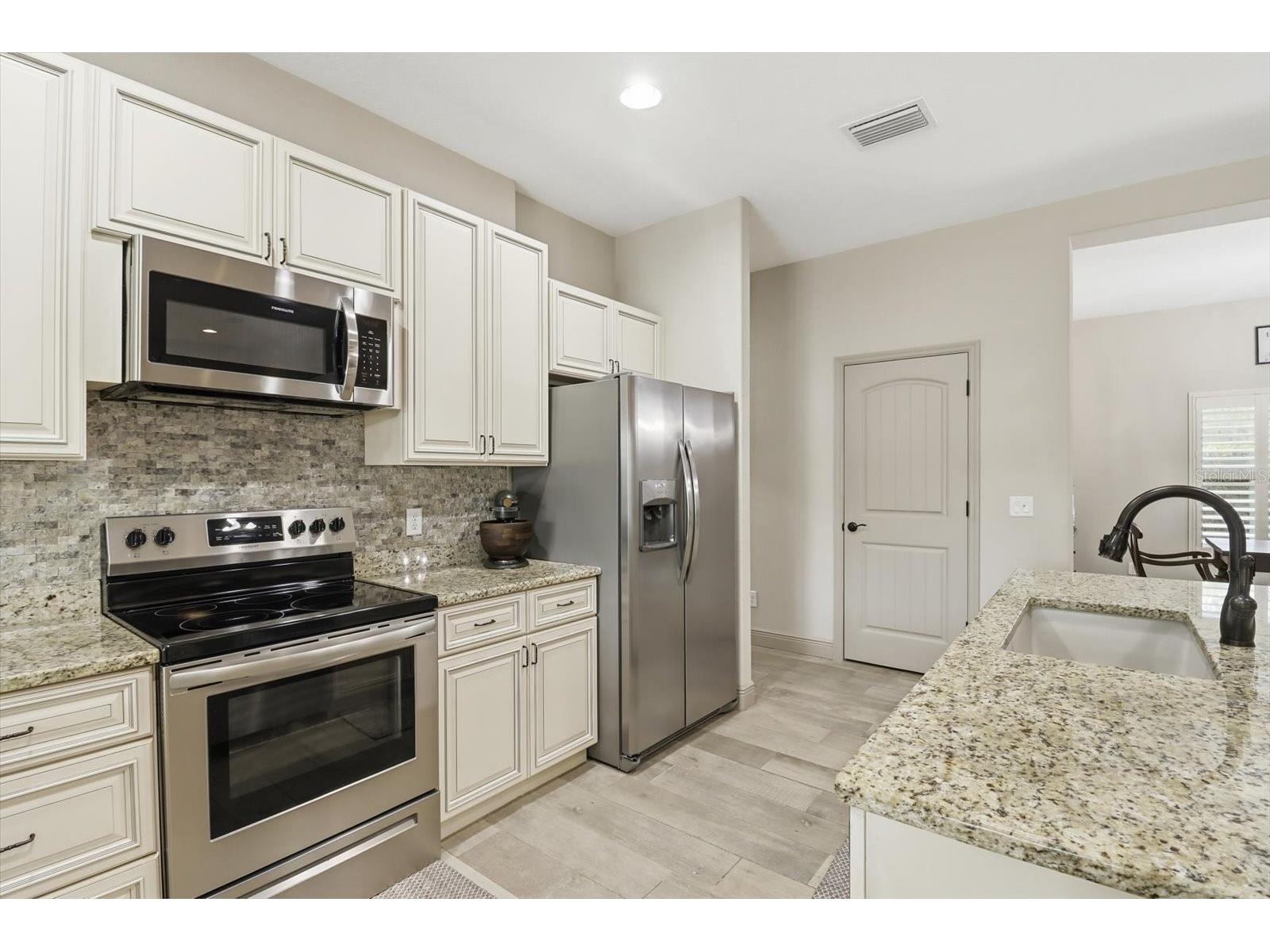  Beverly Hills FL 34465 W7884646 image18