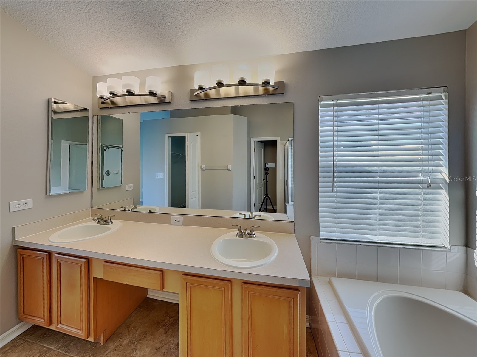  Brandon FL 33510 TB8464568 image9