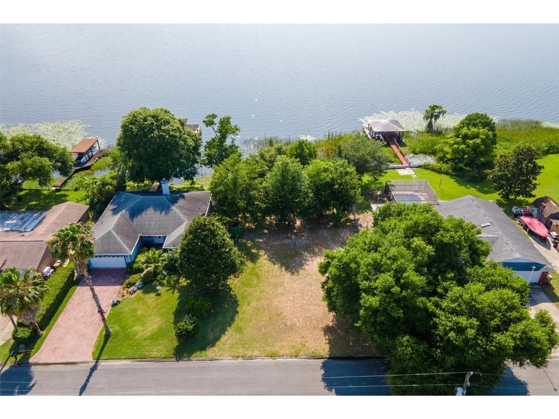 Country Club Drive Tavares FL 32778 - LITTLE LAKE HARRIS G5082380 image1