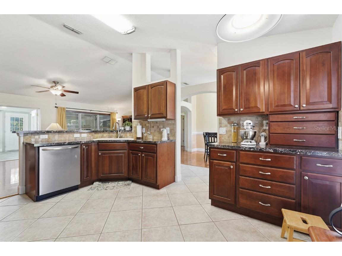  Deltona FL 32725 V4945337 image17