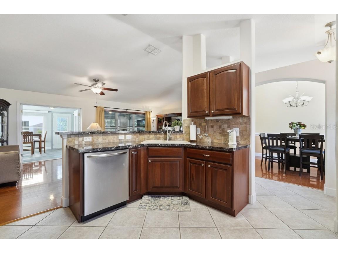  Deltona FL 32725 V4945337 image21