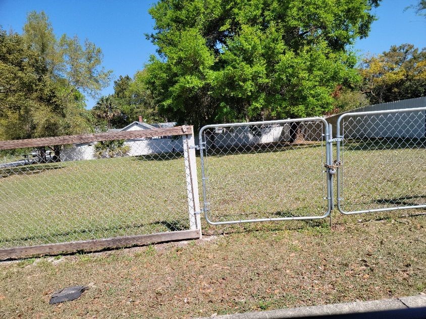 E Howry Avenue Deland FL 32724 O6189047 image1