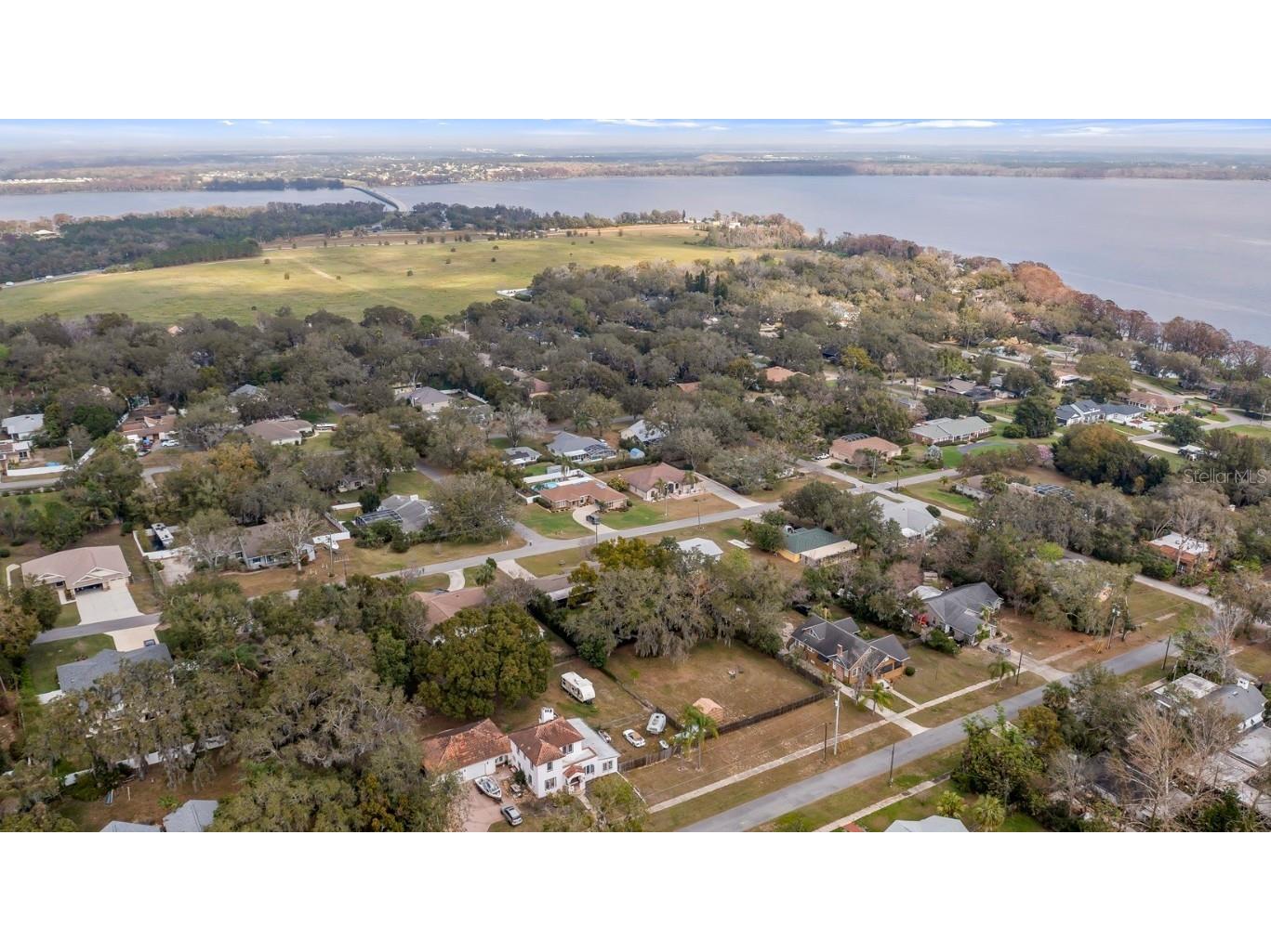 E Laurel Avenue Howey In The Hills FL 34737 - LITTLE LAKE HARRIS G5096503 image1