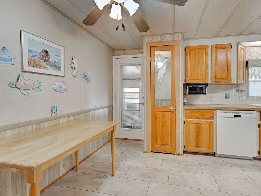 141 N Fiji Circle Englewood FL 34223 D6142219 image5