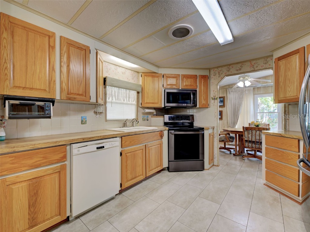 141 N Fiji Circle Englewood FL 34223 D6142219 image8